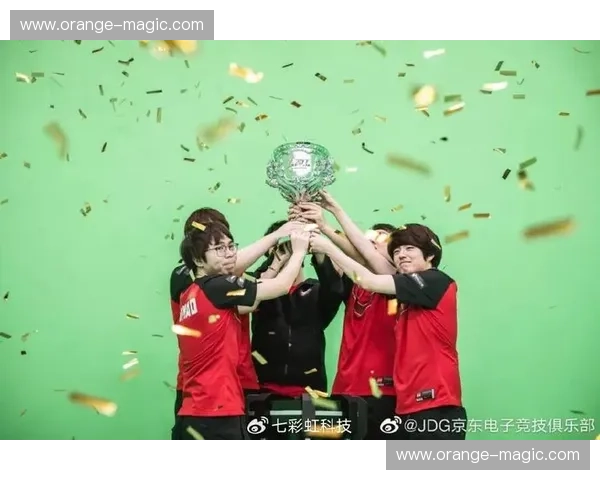 EDG鏖战赛场展现巅峰对决粉丝齐聚共赴荣耀时刻 EDG鏖战赛场展现巅峰对决粉丝齐聚共赴荣耀时刻